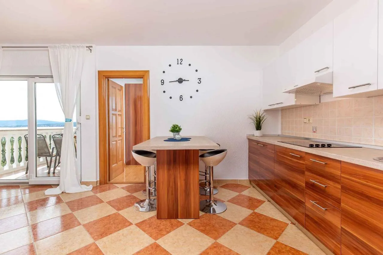 Apartment In Dramalj 5715