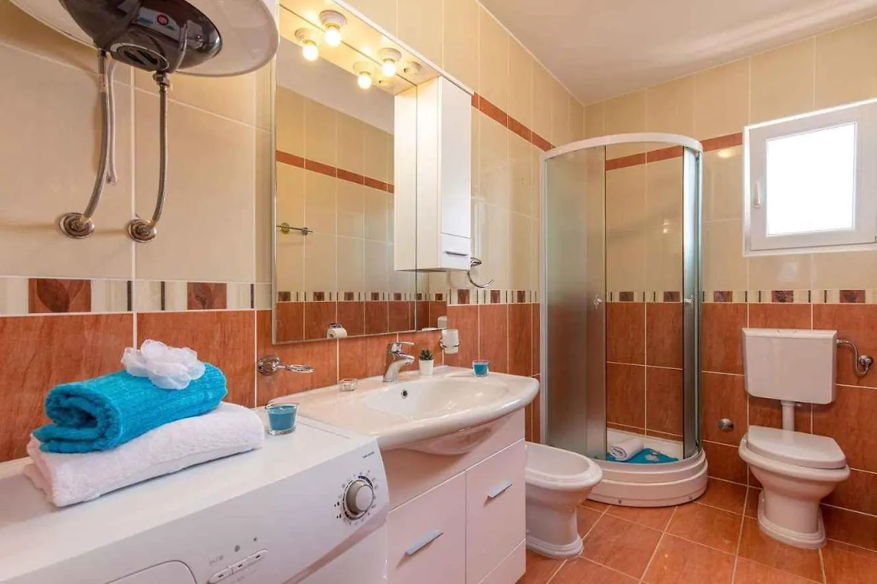 Apartment In Dramalj 5715