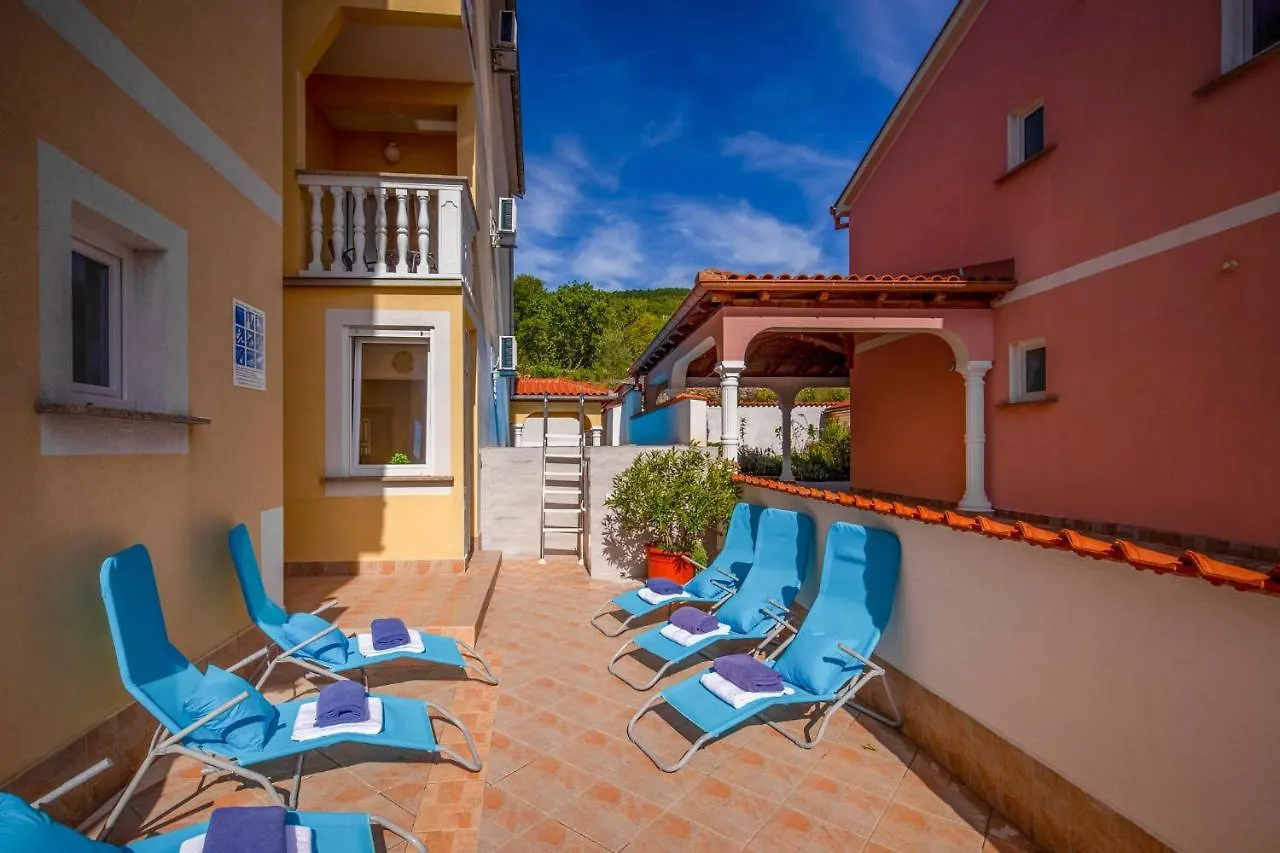 Apartment In Dramalj 5715
