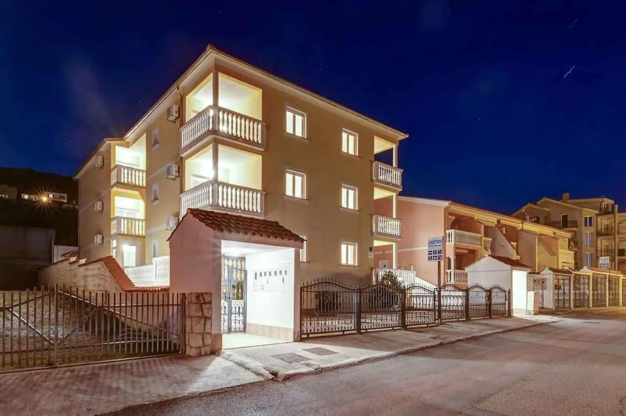 Apartment In Dramalj 5715