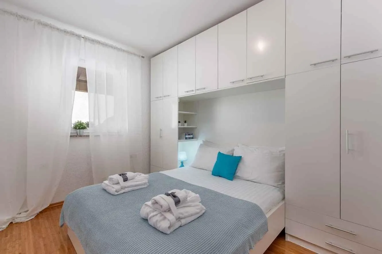 Apartment In Dramalj 5715