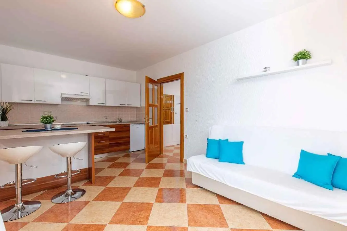 Apartment In Dramalj 5715